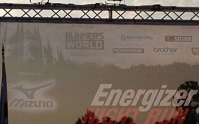 ENERGIZER NIGHTRUN LA CORSA NOTTURNA AL PARCO SEMPIONE DI MILANO CON 6000 PARTECIPANTI RUN RUNNER PODISTI PODISMO 018