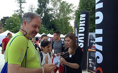 ENERGIZER NIGHTRUN LA CORSA NOTTURNA AL PARCO SEMPIONE DI MILANO CON 6000 PARTECIPANTI RUN RUNNER PODISTI PODISMO 019