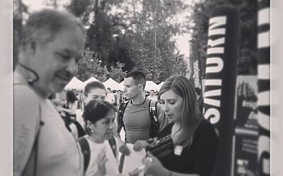 ENERGIZER NIGHTRUN LA CORSA NOTTURNA AL PARCO SEMPIONE DI MILANO CON 6000 PARTECIPANTI RUN RUNNER PODISTI PODISMO 020