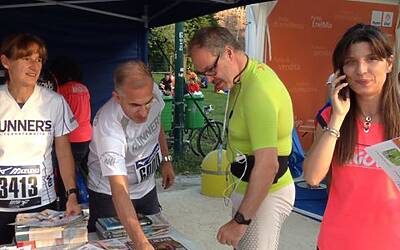 ENERGIZER NIGHTRUN LA CORSA NOTTURNA AL PARCO SEMPIONE DI MILANO CON 6000 PARTECIPANTI RUN RUNNER PODISTI PODISMO 023