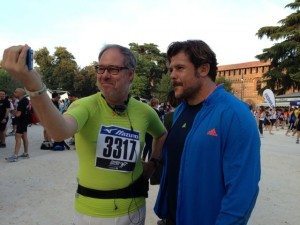 ENERGIZER NIGHTRUN LA CORSA NOTTURNA AL PARCO SEMPIONE DI MILANO CON 6000 PARTECIPANTI RUN RUNNER PODISTI PODISMO 036