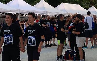 ENERGIZER NIGHTRUN LA CORSA NOTTURNA AL PARCO SEMPIONE DI MILANO CON 6000 PARTECIPANTI RUN RUNNER PODISTI PODISMO 039