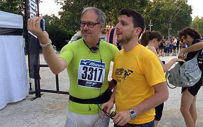 ENERGIZER NIGHTRUN LA CORSA NOTTURNA AL PARCO SEMPIONE DI MILANO CON 6000 PARTECIPANTI RUN RUNNER PODISTI PODISMO 042