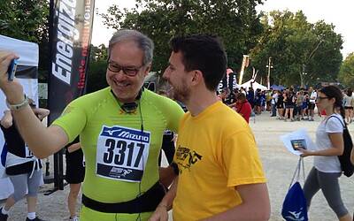 ENERGIZER NIGHTRUN LA CORSA NOTTURNA AL PARCO SEMPIONE DI MILANO CON 6000 PARTECIPANTI RUN RUNNER PODISTI PODISMO 044