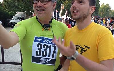 ENERGIZER NIGHTRUN LA CORSA NOTTURNA AL PARCO SEMPIONE DI MILANO CON 6000 PARTECIPANTI RUN RUNNER PODISTI PODISMO 045