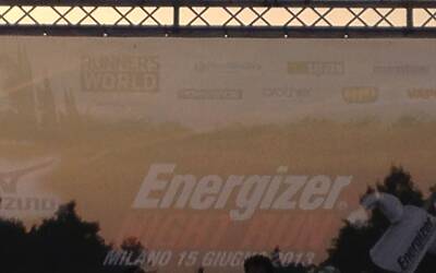 ENERGIZER NIGHTRUN LA CORSA NOTTURNA AL PARCO SEMPIONE DI MILANO CON 6000 PARTECIPANTI RUN RUNNER PODISTI PODISMO 052