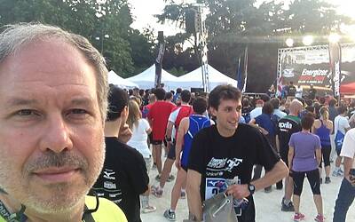 ENERGIZER NIGHTRUN LA CORSA NOTTURNA AL PARCO SEMPIONE DI MILANO CON 6000 PARTECIPANTI RUN RUNNER PODISTI PODISMO 055