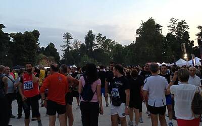 ENERGIZER NIGHTRUN LA CORSA NOTTURNA AL PARCO SEMPIONE DI MILANO CON 6000 PARTECIPANTI RUN RUNNER PODISTI PODISMO 059
