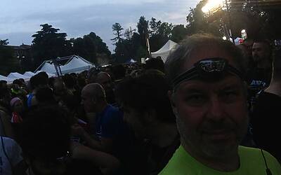 ENERGIZER NIGHTRUN LA CORSA NOTTURNA AL PARCO SEMPIONE DI MILANO CON 6000 PARTECIPANTI RUN RUNNER PODISTI PODISMO 060