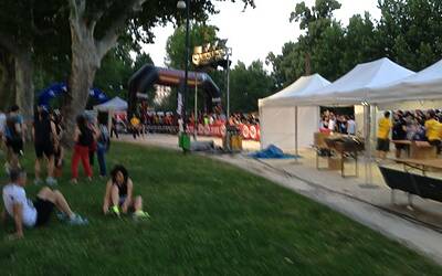 ENERGIZER NIGHTRUN LA CORSA NOTTURNA AL PARCO SEMPIONE DI MILANO CON 6000 PARTECIPANTI RUN RUNNER PODISTI PODISMO 063