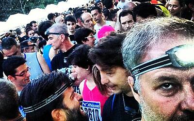 ENERGIZER NIGHTRUN LA CORSA NOTTURNA AL PARCO SEMPIONE DI MILANO CON 6000 PARTECIPANTI RUN RUNNER PODISTI PODISMO 066