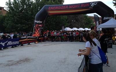 ENERGIZER NIGHTRUN LA CORSA NOTTURNA AL PARCO SEMPIONE DI MILANO CON 6000 PARTECIPANTI RUN RUNNER PODISTI PODISMO 068