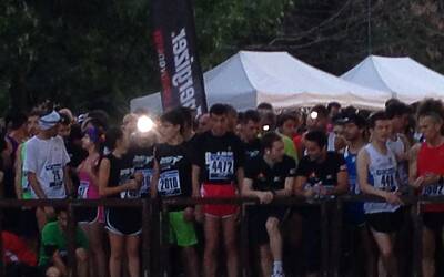 ENERGIZER NIGHTRUN LA CORSA NOTTURNA AL PARCO SEMPIONE DI MILANO CON 6000 PARTECIPANTI RUN RUNNER PODISTI PODISMO 070