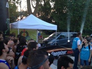 ENERGIZER NIGHTRUN LA CORSA NOTTURNA AL PARCO SEMPIONE DI MILANO CON 6000 PARTECIPANTI RUN RUNNER PODISTI PODISMO 074