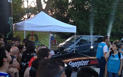 ENERGIZER NIGHTRUN LA CORSA NOTTURNA AL PARCO SEMPIONE DI MILANO CON 6000 PARTECIPANTI RUN RUNNER PODISTI PODISMO 074