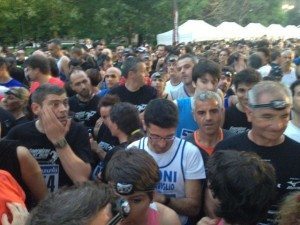 ENERGIZER NIGHTRUN LA CORSA NOTTURNA AL PARCO SEMPIONE DI MILANO CON 6000 PARTECIPANTI RUN RUNNER PODISTI PODISMO 076