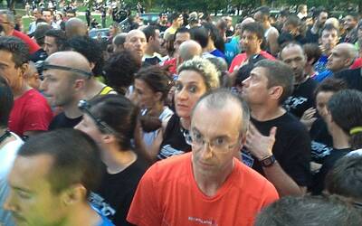 ENERGIZER NIGHTRUN LA CORSA NOTTURNA AL PARCO SEMPIONE DI MILANO CON 6000 PARTECIPANTI RUN RUNNER PODISTI PODISMO 077