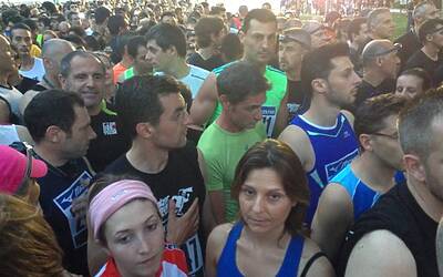 ENERGIZER NIGHTRUN LA CORSA NOTTURNA AL PARCO SEMPIONE DI MILANO CON 6000 PARTECIPANTI RUN RUNNER PODISTI PODISMO 078