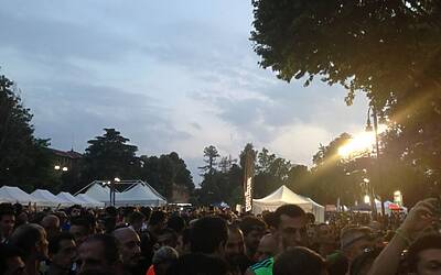 ENERGIZER NIGHTRUN LA CORSA NOTTURNA AL PARCO SEMPIONE DI MILANO CON 6000 PARTECIPANTI RUN RUNNER PODISTI PODISMO 079