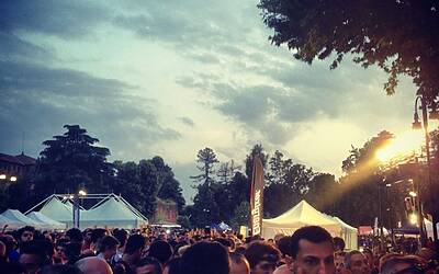 ENERGIZER NIGHTRUN LA CORSA NOTTURNA AL PARCO SEMPIONE DI MILANO CON 6000 PARTECIPANTI RUN RUNNER PODISTI PODISMO 080