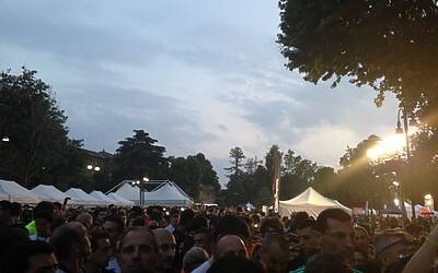 ENERGIZER NIGHTRUN LA CORSA NOTTURNA AL PARCO SEMPIONE DI MILANO CON 6000 PARTECIPANTI RUN RUNNER PODISTI PODISMO 081