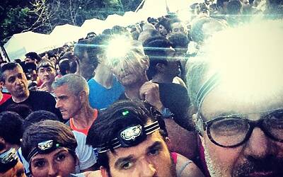 ENERGIZER NIGHTRUN LA CORSA NOTTURNA AL PARCO SEMPIONE DI MILANO CON 6000 PARTECIPANTI RUN RUNNER PODISTI PODISMO 087