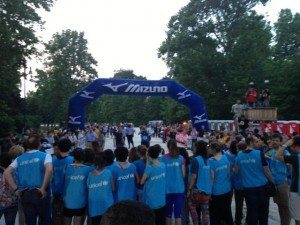 ENERGIZER NIGHTRUN LA CORSA NOTTURNA AL PARCO SEMPIONE DI MILANO CON 6000 PARTECIPANTI RUN RUNNER PODISTI PODISMO 088