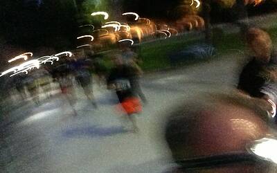 ENERGIZER NIGHTRUN LA CORSA NOTTURNA AL PARCO SEMPIONE DI MILANO CON 6000 PARTECIPANTI RUN RUNNER PODISTI PODISMO 099
