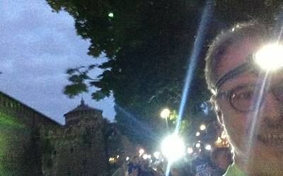 ENERGIZER NIGHTRUN LA CORSA NOTTURNA AL PARCO SEMPIONE DI MILANO CON 6000 PARTECIPANTI RUN RUNNER PODISTI PODISMO 100