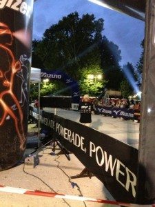 ENERGIZER NIGHTRUN LA CORSA NOTTURNA AL PARCO SEMPIONE DI MILANO CON 6000 PARTECIPANTI RUN RUNNER PODISTI PODISMO 109