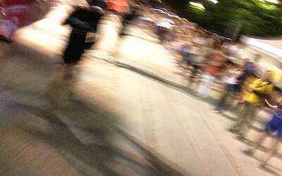 ENERGIZER NIGHTRUN LA CORSA NOTTURNA AL PARCO SEMPIONE DI MILANO CON 6000 PARTECIPANTI RUN RUNNER PODISTI PODISMO 123