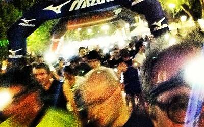 ENERGIZER NIGHTRUN LA CORSA NOTTURNA AL PARCO SEMPIONE DI MILANO CON 6000 PARTECIPANTI RUN RUNNER PODISTI PODISMO 132