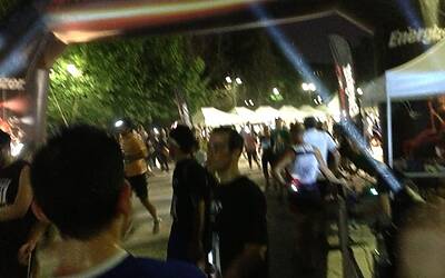 ENERGIZER NIGHTRUN LA CORSA NOTTURNA AL PARCO SEMPIONE DI MILANO CON 6000 PARTECIPANTI RUN RUNNER PODISTI PODISMO 134
