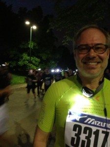 ENERGIZER NIGHTRUN LA CORSA NOTTURNA AL PARCO SEMPIONE DI MILANO CON 6000 PARTECIPANTI RUN RUNNER PODISTI PODISMO 144