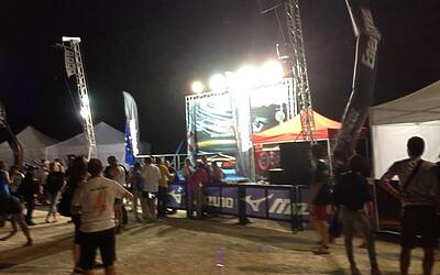 ENERGIZER NIGHTRUN LA CORSA NOTTURNA AL PARCO SEMPIONE DI MILANO CON 6000 PARTECIPANTI RUN RUNNER PODISTI PODISMO 148