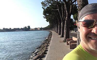 I MIGLIORI PERCORSI DI RUNNING IN ITALIA SCELTI DA MICHELE FICARA MANGANELLI CORRENDO SUL LATO SUD DEL LAGO DI GARDA A PESCHIERA DEL GARDA MISTO TRA STERRATO TERRA E ASFALTO DOOR TO TRAIL 014