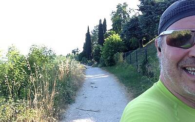 I MIGLIORI PERCORSI DI RUNNING IN ITALIA SCELTI DA MICHELE FICARA MANGANELLI CORRENDO SUL LATO SUD DEL LAGO DI GARDA A PESCHIERA DEL GARDA MISTO TRA STERRATO TERRA E ASFALTO DOOR TO TRAIL 021