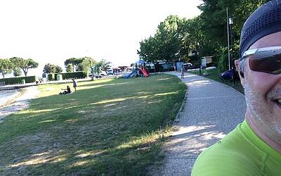 I MIGLIORI PERCORSI DI RUNNING IN ITALIA SCELTI DA MICHELE FICARA MANGANELLI CORRENDO SUL LATO SUD DEL LAGO DI GARDA A PESCHIERA DEL GARDA MISTO TRA STERRATO TERRA E ASFALTO DOOR TO TRAIL 045