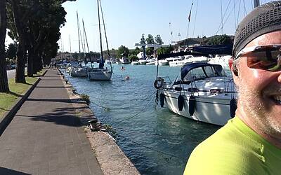 I MIGLIORI PERCORSI DI RUNNING IN ITALIA SCELTI DA MICHELE FICARA MANGANELLI CORRENDO SUL LATO SUD DEL LAGO DI GARDA A PESCHIERA DEL GARDA MISTO TRA STERRATO TERRA E ASFALTO DOOR TO TRAIL 059