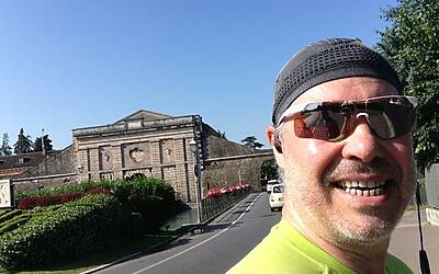 I MIGLIORI PERCORSI DI RUNNING IN ITALIA SCELTI DA MICHELE FICARA MANGANELLI CORRENDO SUL LATO SUD DEL LAGO DI GARDA A PESCHIERA DEL GARDA MISTO TRA STERRATO TERRA E ASFALTO DOOR TO TRAIL 061