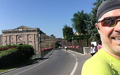 I MIGLIORI PERCORSI DI RUNNING IN ITALIA SCELTI DA MICHELE FICARA MANGANELLI CORRENDO SUL LATO SUD DEL LAGO DI GARDA A PESCHIERA DEL GARDA MISTO TRA STERRATO TERRA E ASFALTO DOOR TO TRAIL 063