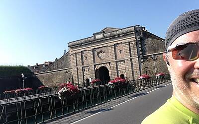 I MIGLIORI PERCORSI DI RUNNING IN ITALIA SCELTI DA MICHELE FICARA MANGANELLI CORRENDO SUL LATO SUD DEL LAGO DI GARDA A PESCHIERA DEL GARDA MISTO TRA STERRATO TERRA E ASFALTO DOOR TO TRAIL 064