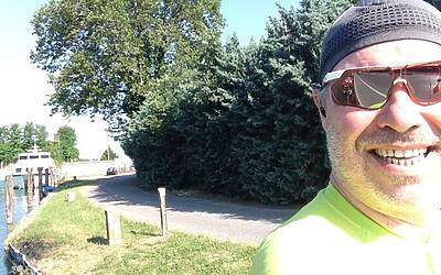 I MIGLIORI PERCORSI DI RUNNING IN ITALIA SCELTI DA MICHELE FICARA MANGANELLI CORRENDO SUL LATO SUD DEL LAGO DI GARDA A PESCHIERA DEL GARDA MISTO TRA STERRATO TERRA E ASFALTO DOOR TO TRAIL 067