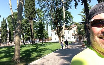 I MIGLIORI PERCORSI DI RUNNING IN ITALIA SCELTI DA MICHELE FICARA MANGANELLI CORRENDO SUL LATO SUD DEL LAGO DI GARDA A PESCHIERA DEL GARDA MISTO TRA STERRATO TERRA E ASFALTO DOOR TO TRAIL 070