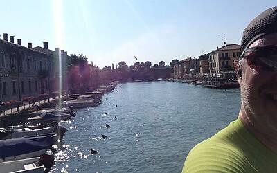 I MIGLIORI PERCORSI DI RUNNING IN ITALIA SCELTI DA MICHELE FICARA MANGANELLI CORRENDO SUL LATO SUD DEL LAGO DI GARDA A PESCHIERA DEL GARDA MISTO TRA STERRATO TERRA E ASFALTO DOOR TO TRAIL 072