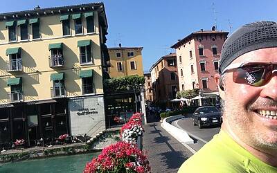 I MIGLIORI PERCORSI DI RUNNING IN ITALIA SCELTI DA MICHELE FICARA MANGANELLI CORRENDO SUL LATO SUD DEL LAGO DI GARDA A PESCHIERA DEL GARDA MISTO TRA STERRATO TERRA E ASFALTO DOOR TO TRAIL 075