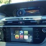 LANCIO EUROPEO DI CITROEN C4 PICASSO A LISBONA CON LA NUOVA DOTAZIONE TECNOLOGICA DOPPIO DISPLAY DA 12 e 7 POLLICI CON LA CONNESSIONE INTEGRATA ALLA RETE E APP DEDICATE 079