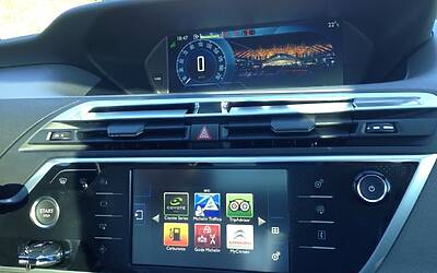 LANCIO EUROPEO DI CITROEN C4 PICASSO A LISBONA CON LA NUOVA DOTAZIONE TECNOLOGICA DOPPIO DISPLAY DA 12 e 7 POLLICI CON LA CONNESSIONE INTEGRATA ALLA RETE E APP DEDICATE 079