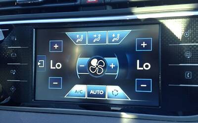 LANCIO EUROPEO DI CITROEN C4 PICASSO A LISBONA CON LA NUOVA DOTAZIONE TECNOLOGICA DOPPIO DISPLAY DA 12 e 7 POLLICI CON LA CONNESSIONE INTEGRATA ALLA RETE E APP DEDICATE 080