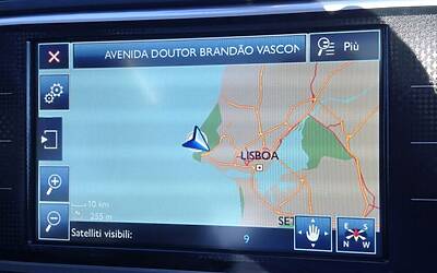 LANCIO EUROPEO DI CITROEN C4 PICASSO A LISBONA CON LA NUOVA DOTAZIONE TECNOLOGICA DOPPIO DISPLAY DA 12 e 7 POLLICI CON LA CONNESSIONE INTEGRATA ALLA RETE E APP DEDICATE 085